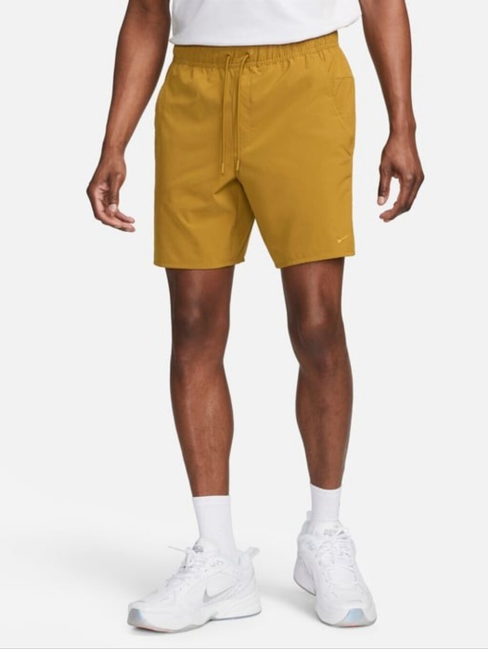 Nike Men's Medium Dri-FIT Unlimited 7" Unlined Versatile Shorts Bronzine Gold
